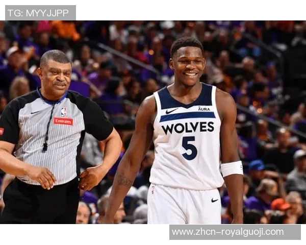 快船与山猫激战正酣球迷期待精彩对决与绝妙表现